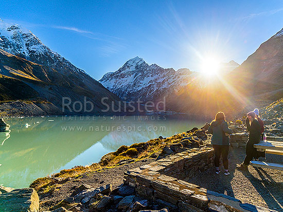 Visitors on the Hooker Valley track walk at Hooker Lake and glacier, with Aoraki / Mount Cook (3754m) above, Aoraki / Mount Cook National Park, MacKenzie District, Canterbury Region, New Zealand (NZ)